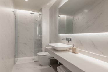 7 Tips for Decorating a Small Bathroom