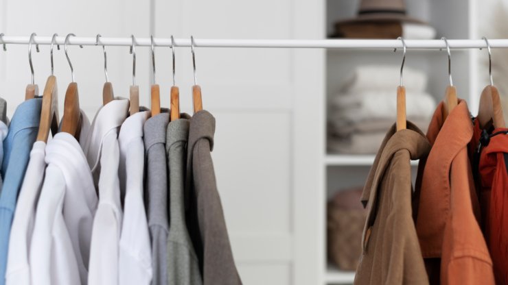 5 Tips for Organizing a Small Closet